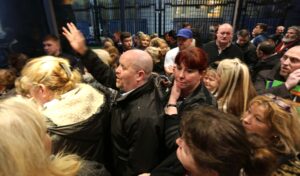 A great crowd waiting to get into Dáil Eireann for Taoiseach's statement on Traveller ethnicity ©Photo by Derek Speirs 