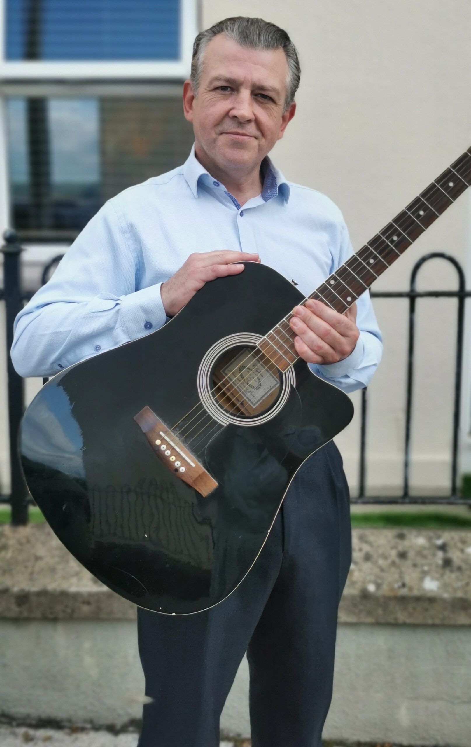Singer Songwriter Wins Older Traveller Artist Award